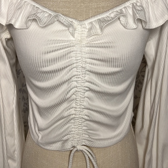 Off the Shoulder Crop Too - Picture 3 of 3